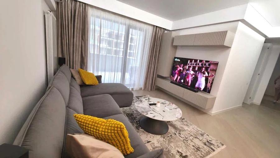 Apartament cu 3 camere semidecomandat, mobilat în Pipera