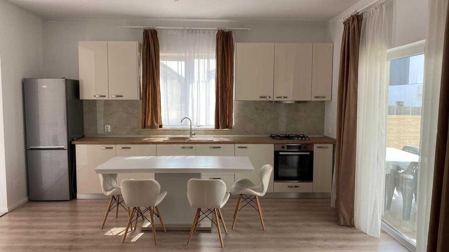 Casă cu 4 camere cu Teren 330 Mp în Dumbrăvița