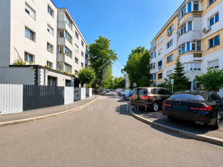 Apartament cu 3 camere decomandat în