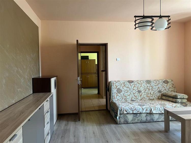 Apartament cu 3 camere semidecomandat în Central