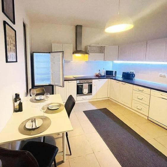 Apartament cu 4 camere decomandat, mobilat în Central
