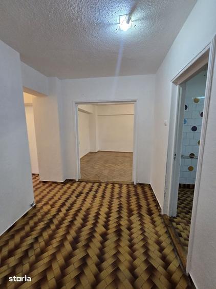 Apartament cu 4 camere decomandat în 13 Septembrie