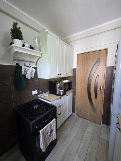 Apartament cu 3 camere semidecomandat în Gheorghe Lazăr