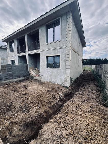 Duplex cu 4 camere cu Canalizare în Moșnița Nouă
