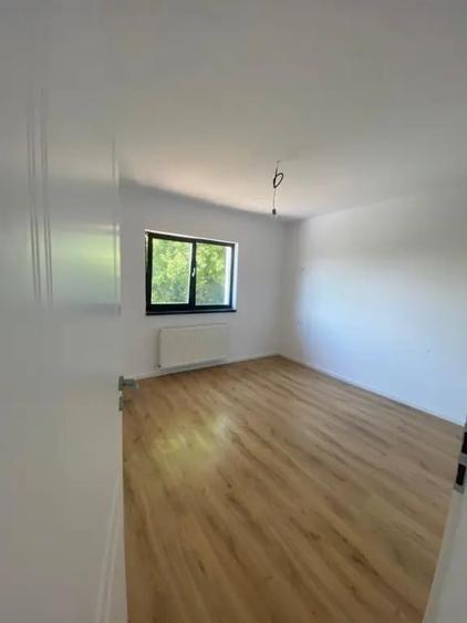 Casă cu 3 camere în Valea Adâncă