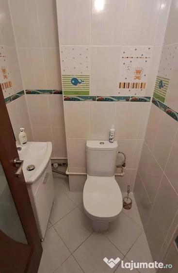 Apartament cu 3 camere decomandat în Micro 17
