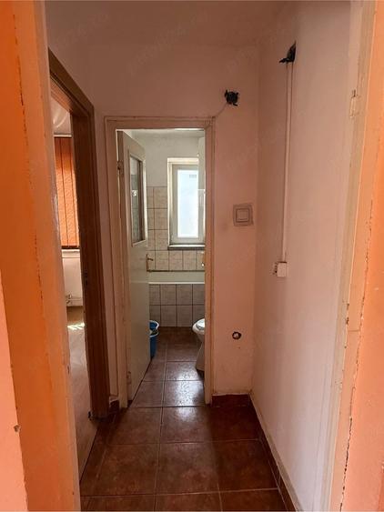 Apartament cu 3 camere semidecomandat în Cet