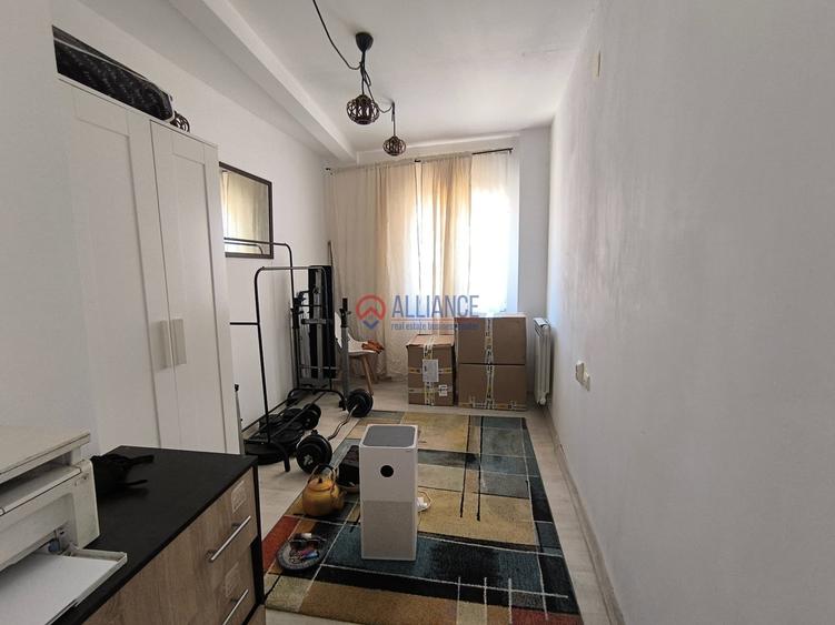 Apartament cu 3 camere semidecomandat în Peninsula