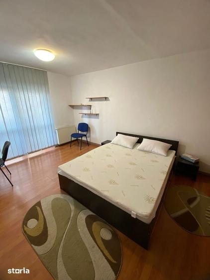 Apartament cu 3 camere decomandat în Între Lacuri