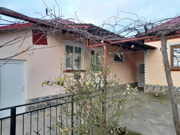 Casă cu Teren 2200 Mp în Războieni