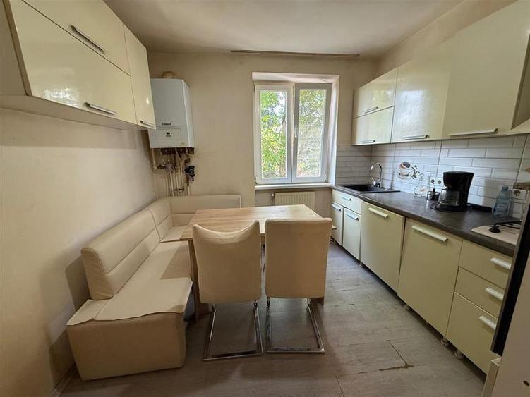 Apartament cu 4 camere decomandat în Hipodrom 2
