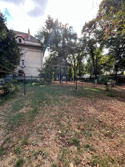 Apartament cu 3 camere semidecomandat, mobilat în Grivița