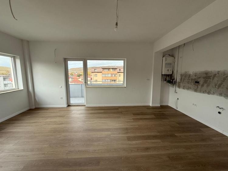De vanzare apartament nou, finisat 3 camere, 74 mp. - Comuna Baciu - 12