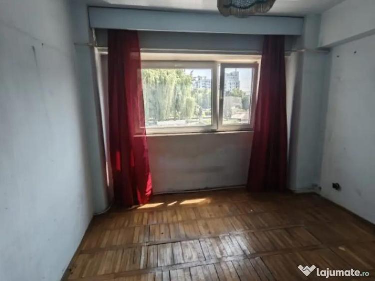Apartament de vanzare, cu 3 camere spa?ios, etaj 1, zona P - 8