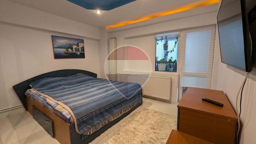 Apartament cu 3 camere decomandat, mobilat în P-ța Alba Iulia