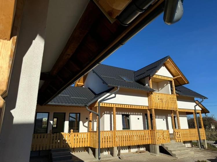 Casa de  vis la tara - vedere panoramica - living 60 mp - in inima  Cacicai - 1