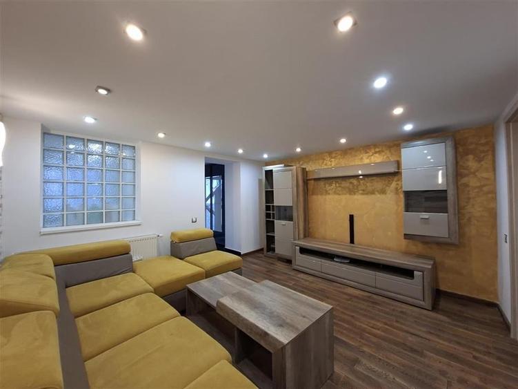 Casa Individuala 6 camere garaj 650 mp Teren zona Piata Cluj - 1