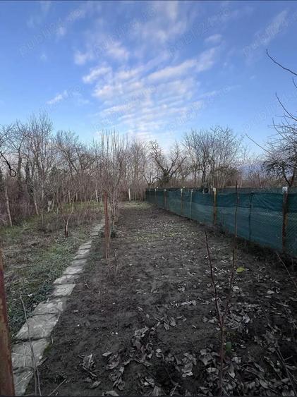 Proprietar vand casa cu doua camere, pe strada Parcului - 8