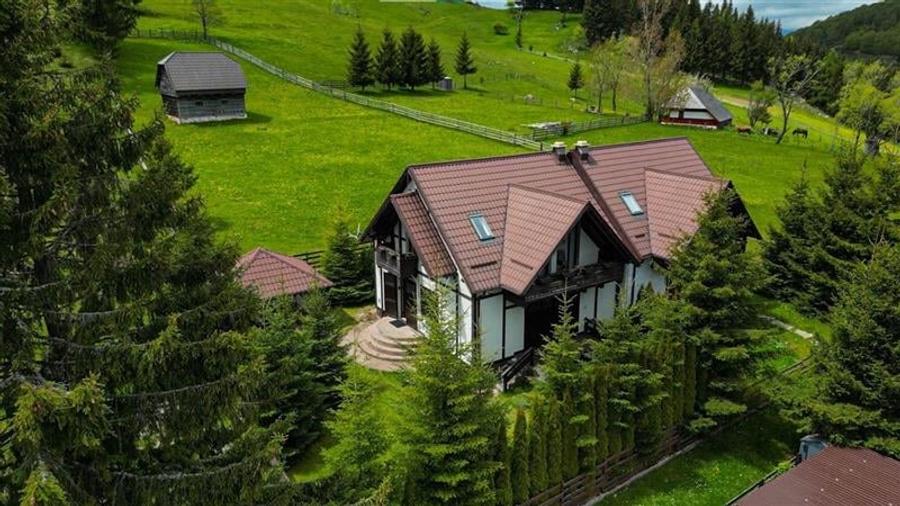 FILM! Refugiu montan,ales mobilat si utilat, decor mioritic,Bran, Fundata,Brasov - 4