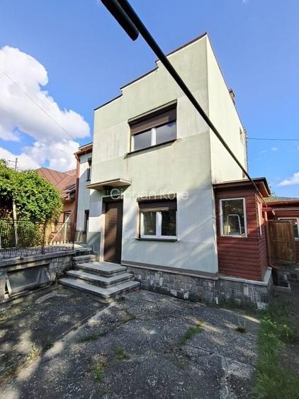 Casă cu 3 camere în Central Casă cu 3 camere în Central