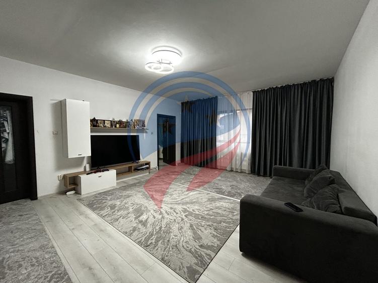 Casă spațioasă P+1+M pe teren de 902 mp – ideală pentru familie - 1