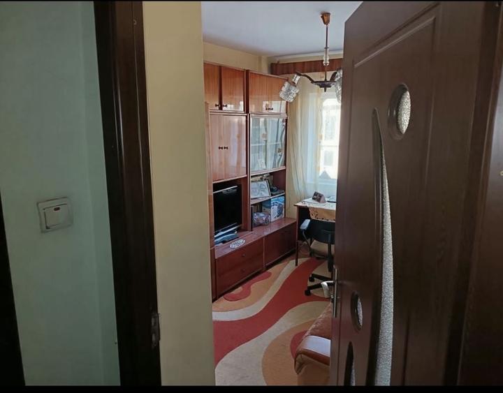 Apartament cu 4 camere decomandat în Central