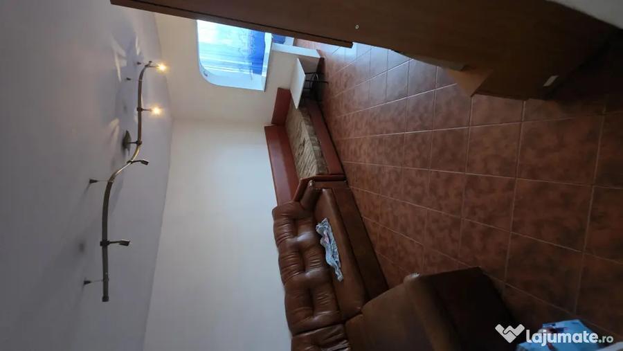 Apartament cu 3 camere decomandat, mobilat în Noua