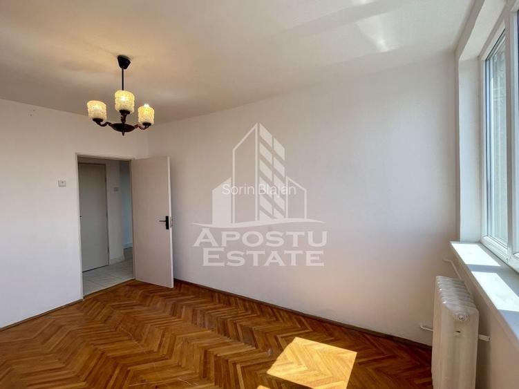 Apartament cu trei camere decomandat Bd. Cetatii Apartament cu trei camere decomandat Bd. Cetatii