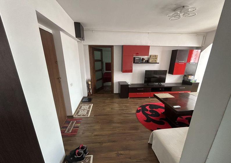 Apartament 3 camere zona Tomis II - 1