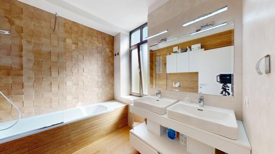 Apartament elegant 2 cam cu istorie, rafinament și facilități premium - 18