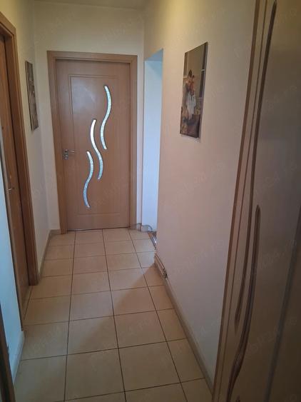 Apartament cu 3 camere semidecomandat în Giulești