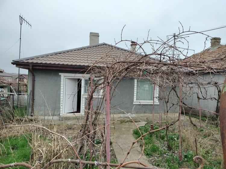 exclusivitate! Casa batraneasca trei camere, acoperis nou, Valu lui Traian! - 1