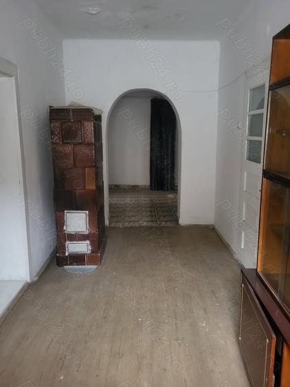 Vand casa cu curte cu gradina, situata central. - 3