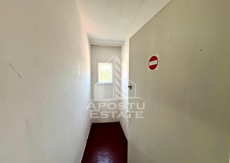 Casa cu 5 camere, 2 bai, pretabila pentru birouri. Girocului - 10