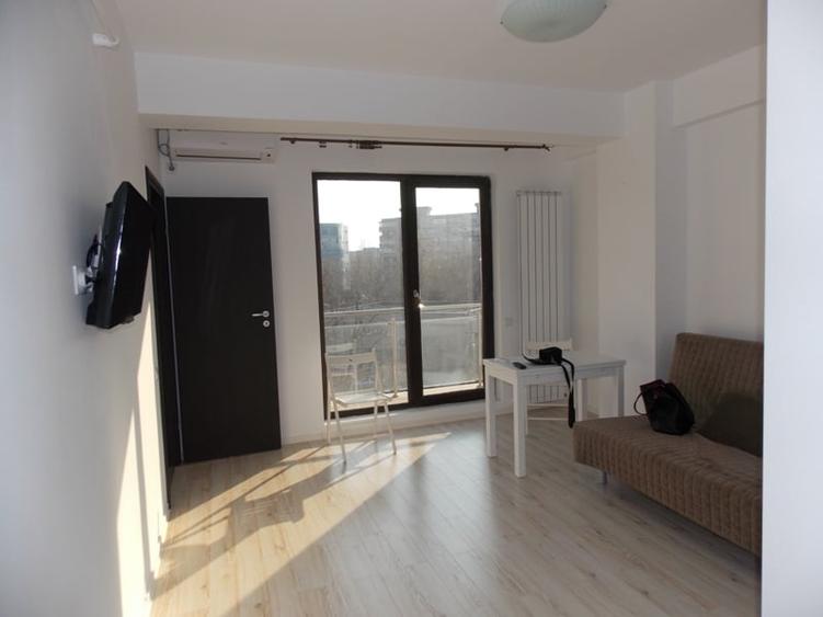 Studio cochet langa MALL VITAN,imobil 2015, et 3, mobilata, centrala proprie. - 2