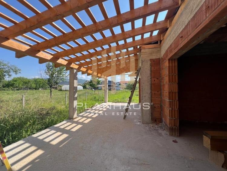 Case individuale Satu Nou de Sus , la rosu / semifinisate , 500 - 700 mp teren - 7