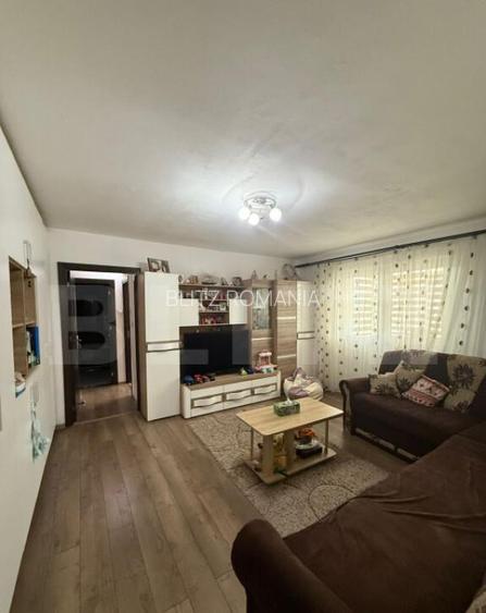 Apartament 3 camere, Zona 9 Mai, Et 3
