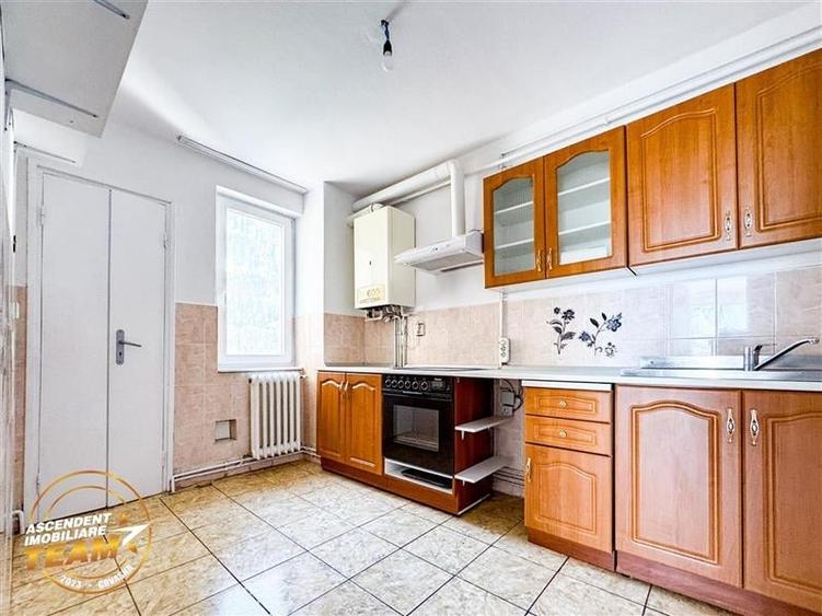 Film! Apartament  2 camere, decomandat, rezidential, Simeria, Sfantu Gheorghe - 2