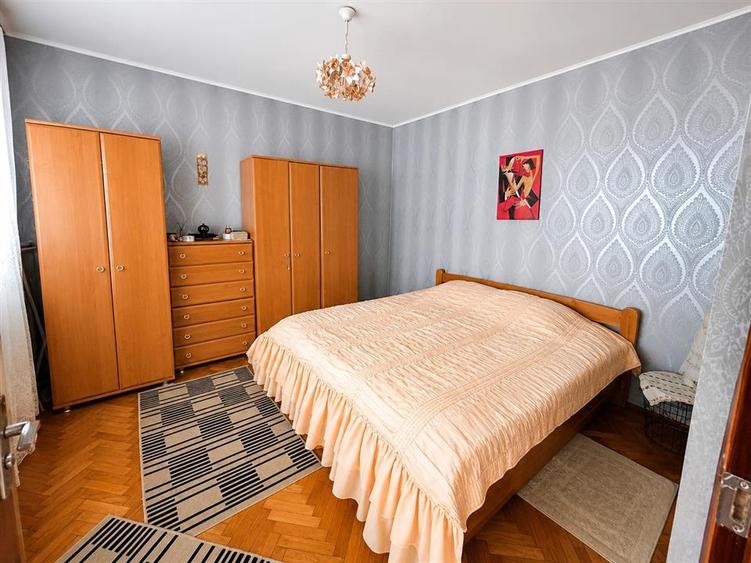 Vanzare apartament 3 camere - Podu Ros - etaj 2 - 2