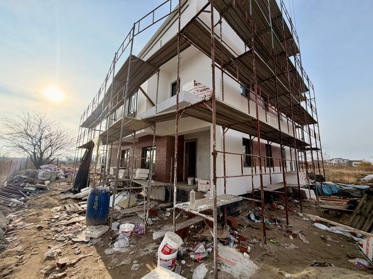 Casa noua P+1+M 6 cam. Util 164mp. Teren 250mp - 3