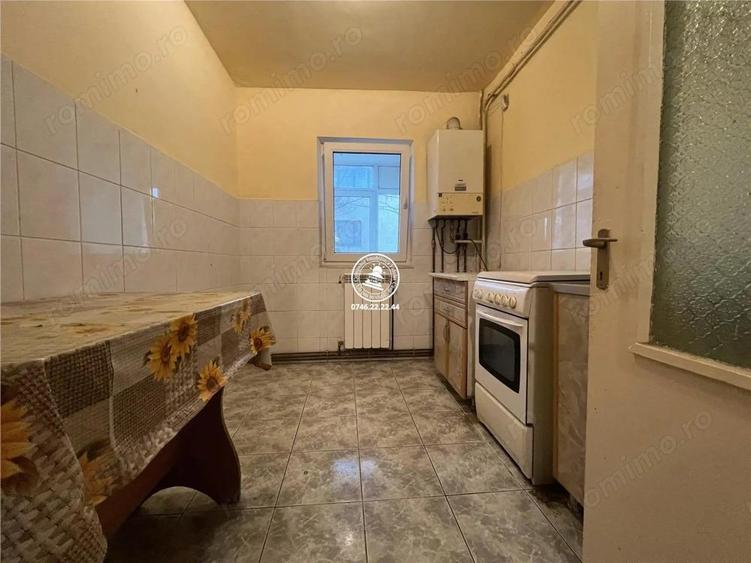 Apartament decomandat cu 2 camere in Nicolina 1, etajul 1 - 4