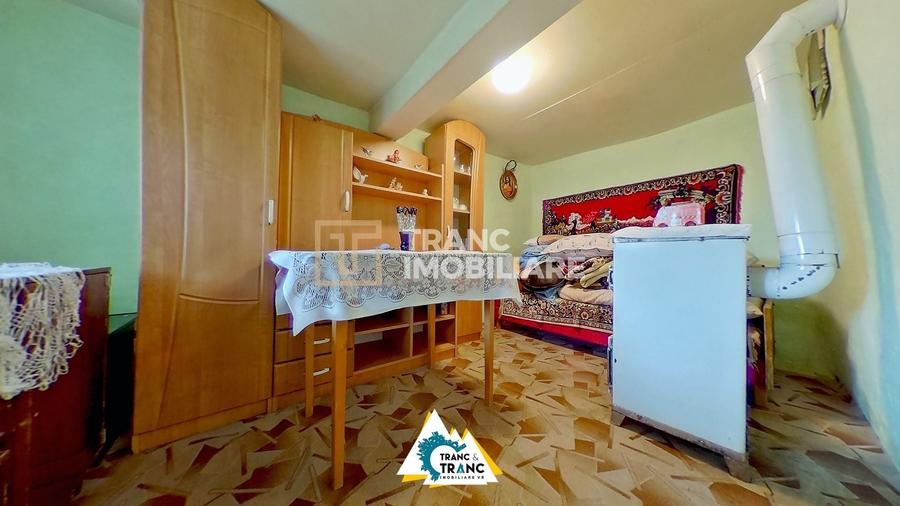 Gospodarie cu 4 camere, compusa din două corpuri, livadă și anexe în Vărșand - 8