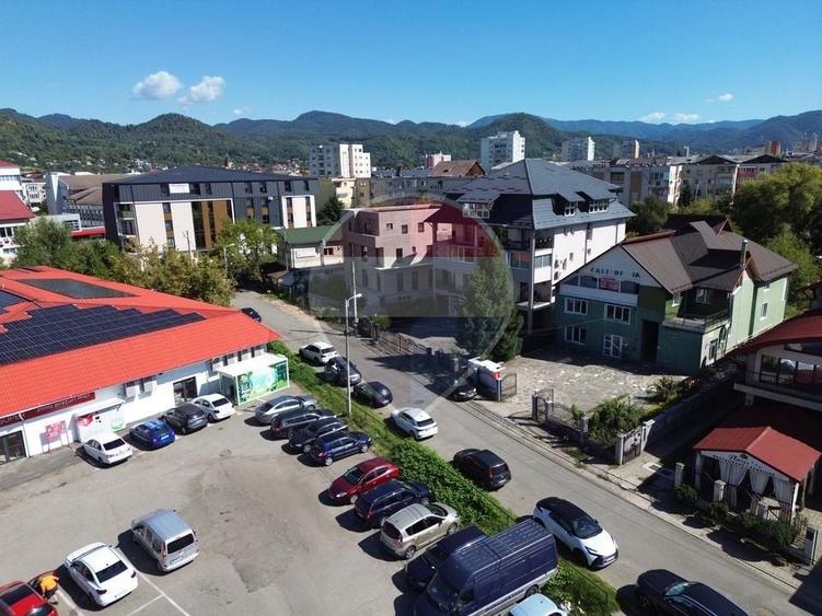 Birou, de 1,100 mp, în Central