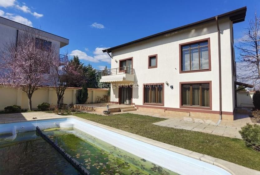 Vila spatioasa, mobilata, piscina proprie