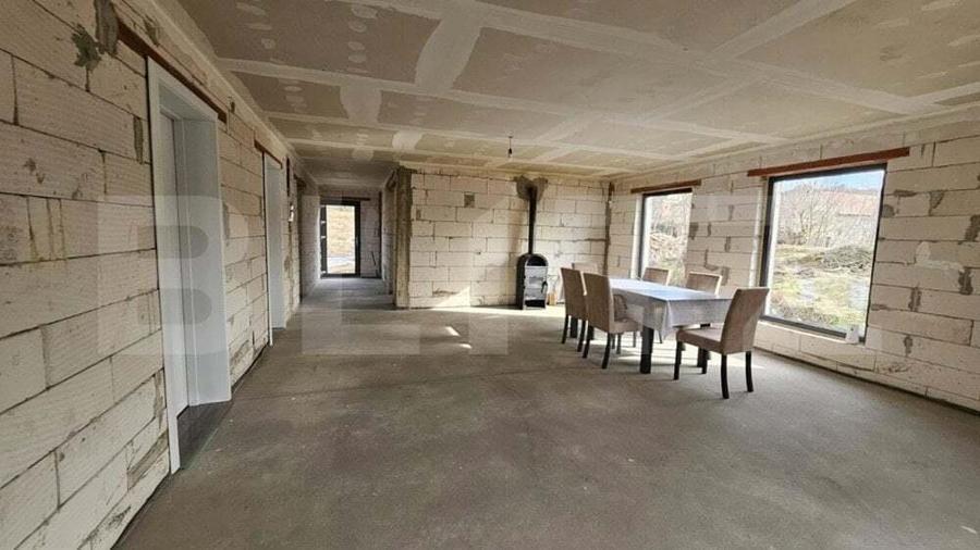 Casa individuala, cu 3 camere,140 mp,670 mp teren,Ghirbom - 2