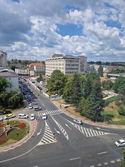 Ultracentral zona A, vedere Univ. si Prefectura, complet renovat si mobilat - 1