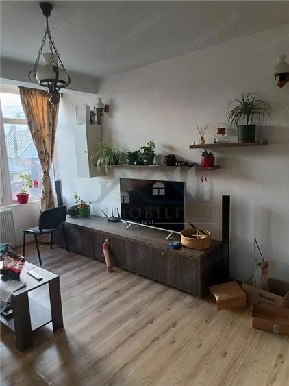 Apartament (la casa, curte)5 + camere Valea Lupului deosebit (pret neg.) - 5