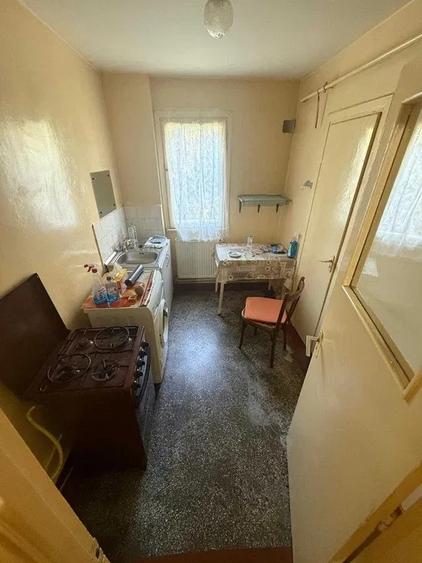 Apartament cu 2 camere, etajul 2/4, zona Podu Ros - 4