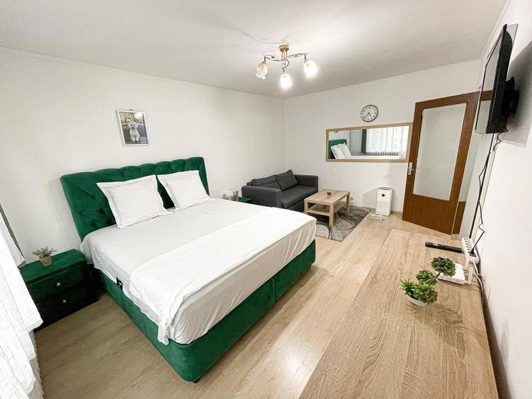 Titan, Auchan, str. Jean Steriadi, - 5