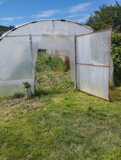 Vand casa cu gradina sau schimb - 1